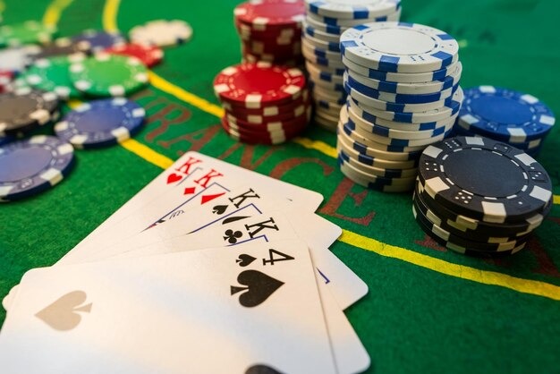 cuan toto mobile app interface showing live blackjack table and betting options